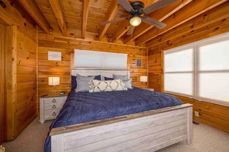 Upscale Cabin Stunning Views Hot Tub Game Room