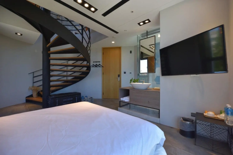 6 Bedrooms Villa oceanfront