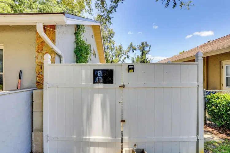Private Yard & Patio: Studio in Pinellas Park
