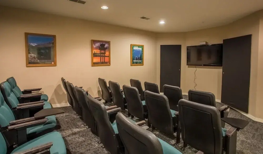 Sunset Penthouse 2 Bedroom Condo by RedAwning