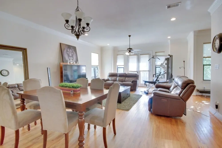 3 Bedrooms Cottage with balcony
