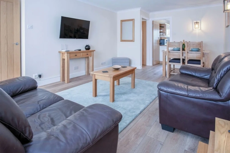 2 Bedrooms Cottage