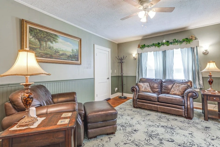 2 Bedrooms Cottage