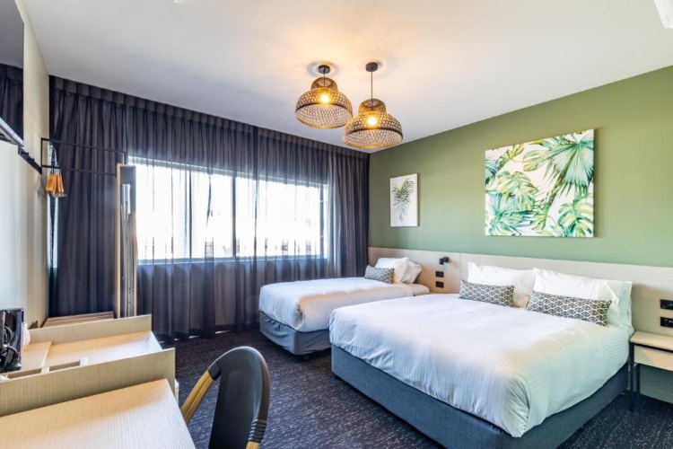 Standard Triple room