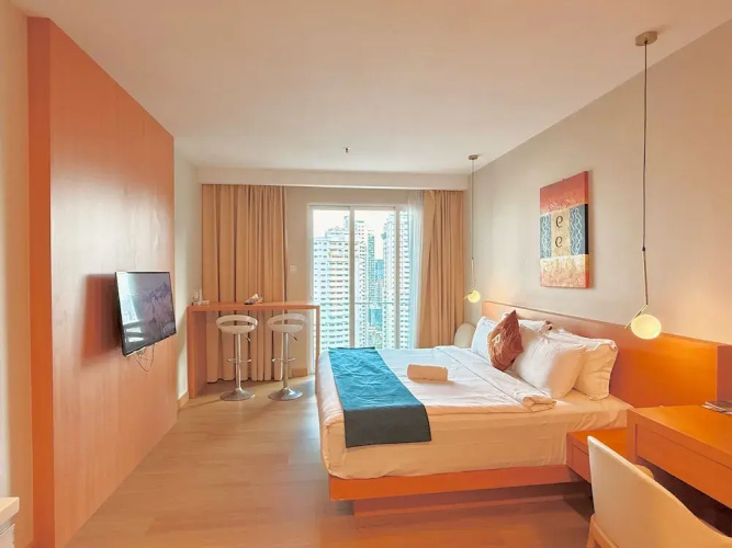 Crystal Suites At Ramada Hotel