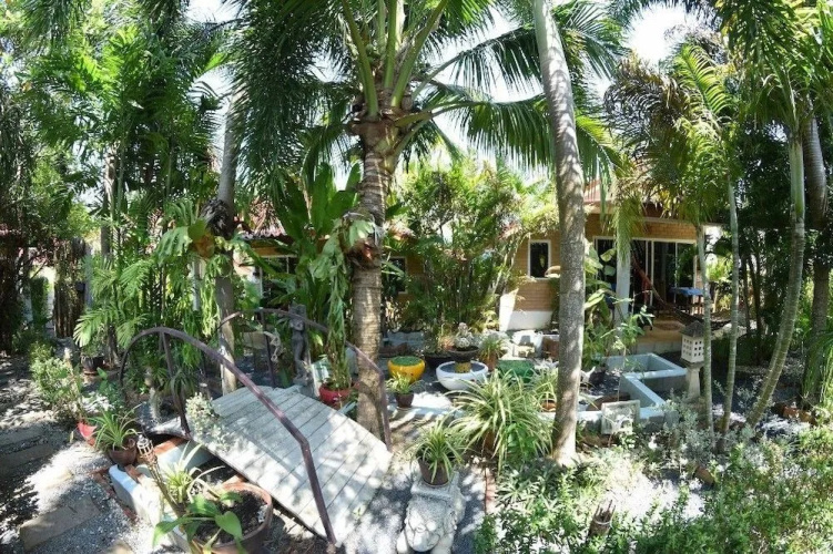 Sanuk bungalows