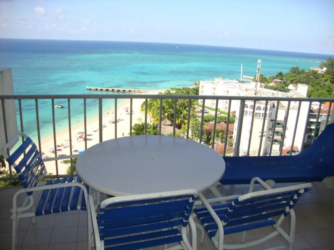 Cool Breeze Beach Studio