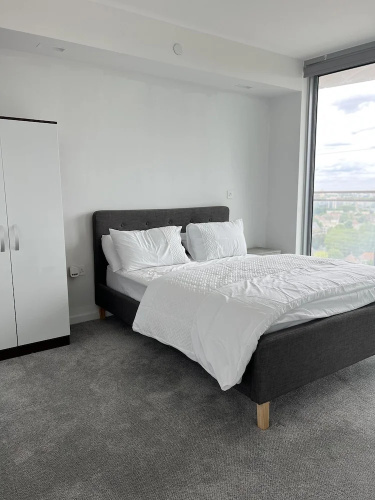 Delightfully Spacious Bright 2bedroom