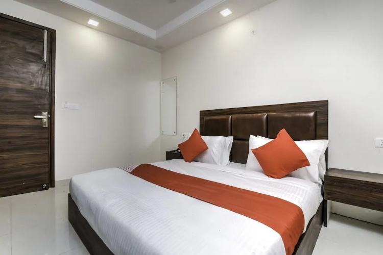 Oyo Flagship 24427 Jayam Nagar