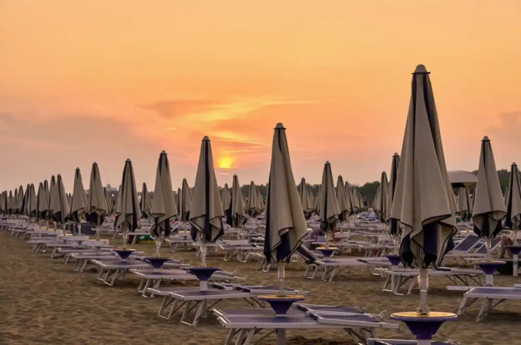 Flat 250mt From the Beach