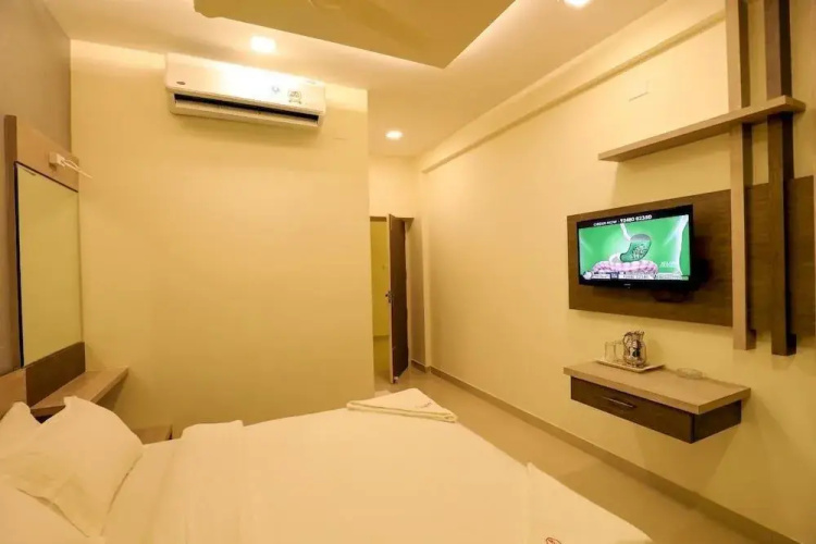 Jayam Hotel