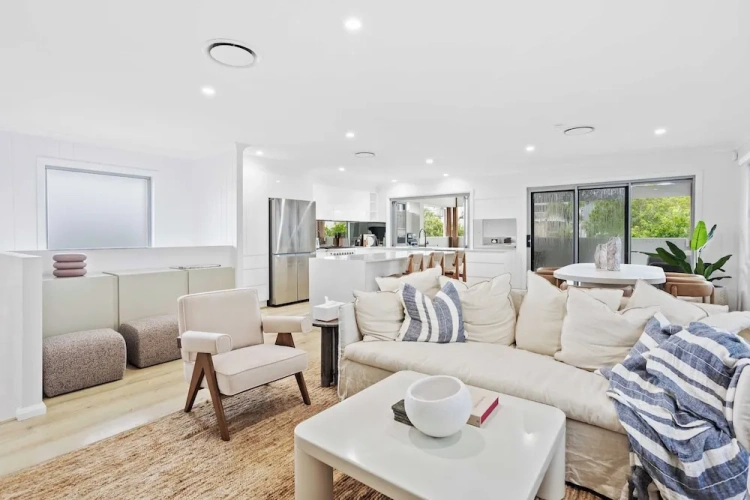 4 Bedrooms Cottage