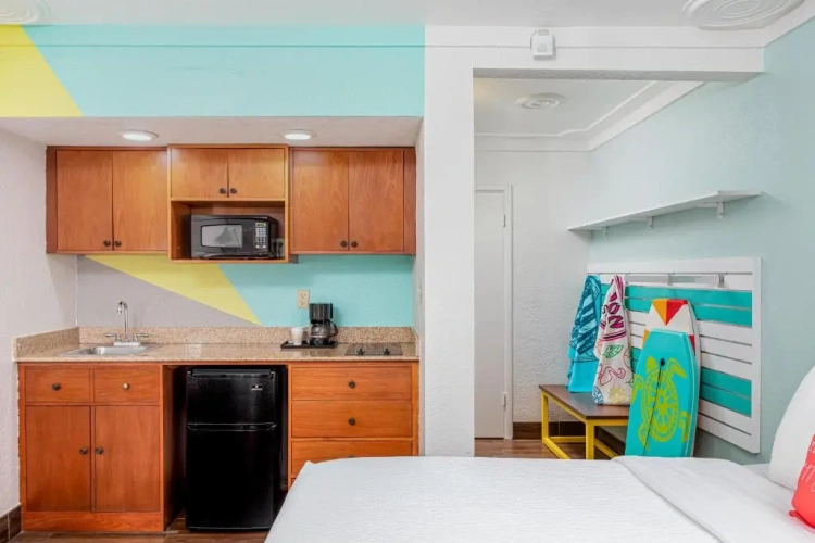 Deluxe room with pool view