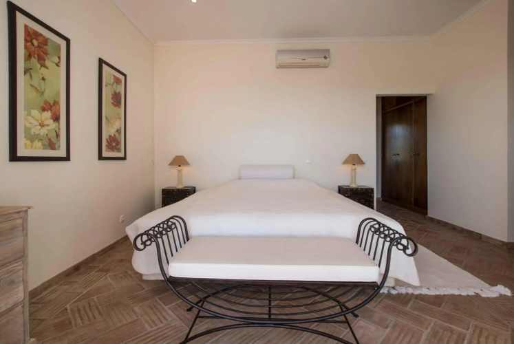 Villa Corotelo by Portucasa