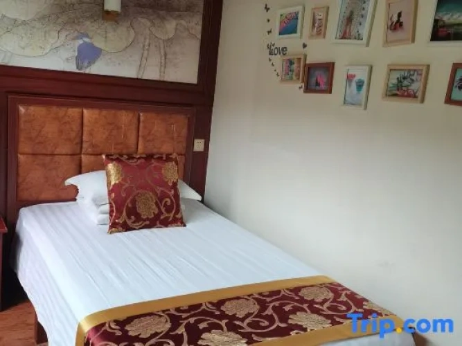 3 Bedrooms Suite with courtyard view