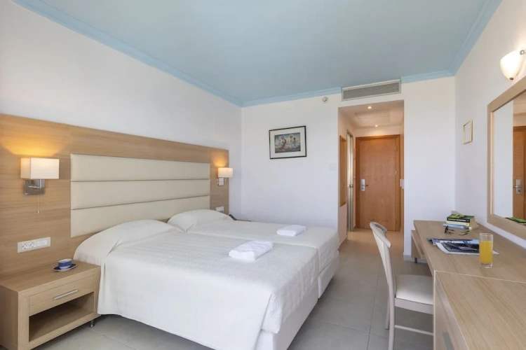 Superior Twin room with balcony and with sea view