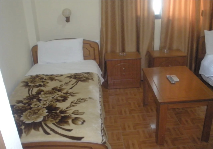 Qiqi Hotel