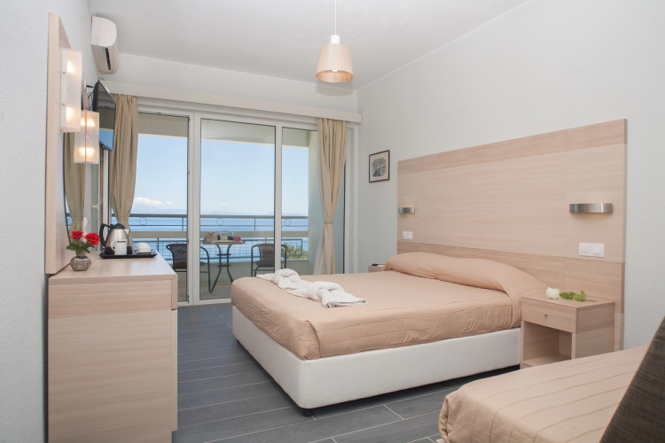 Alexandros Hotel