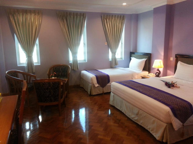 Grand Laurel Hotel