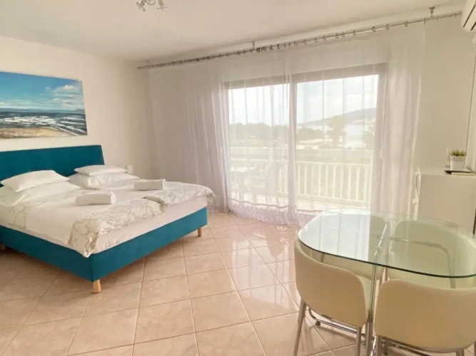 Studio with balcony and with sea view