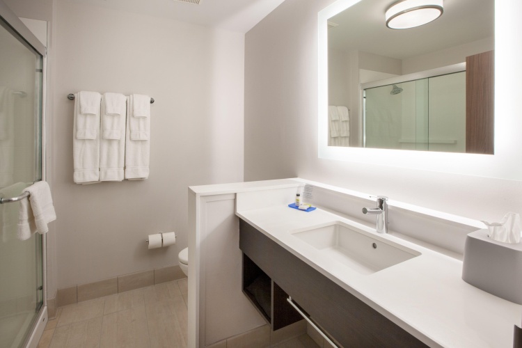 Holiday Inn Express Fall River North photo 9