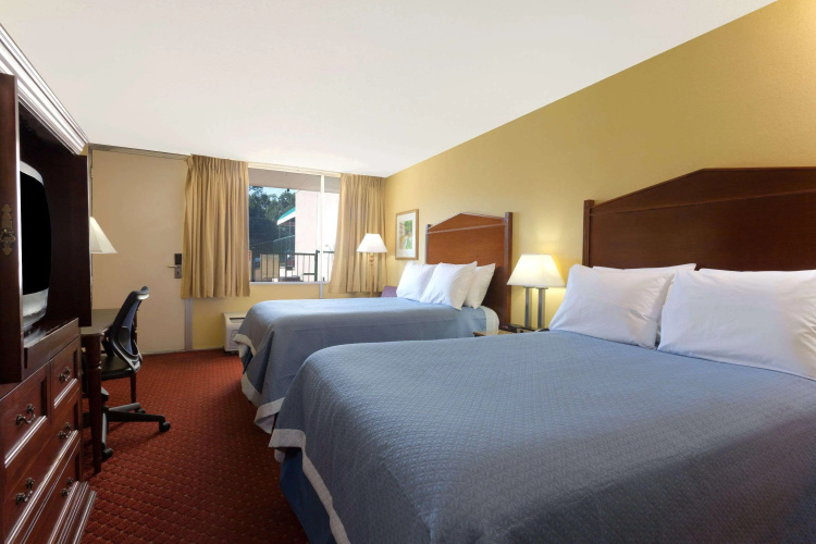 Days Inn by Wyndham Washington DC/Gateway