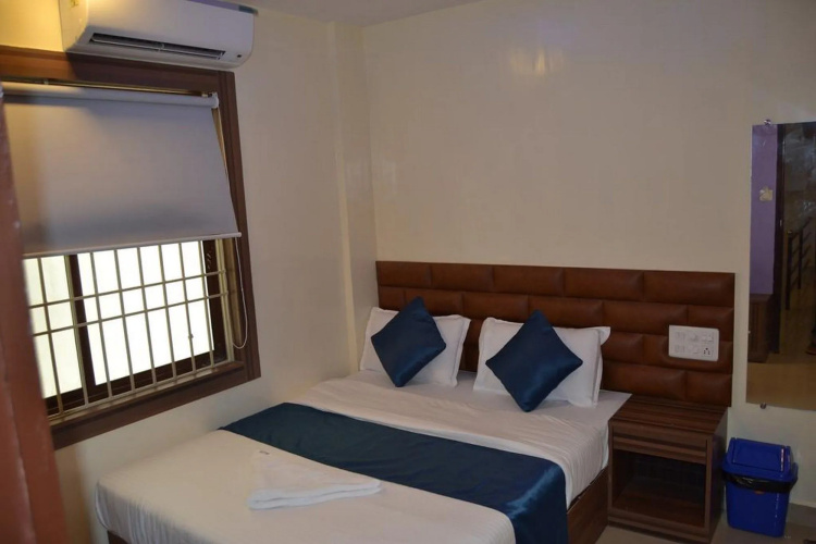 Fab Hotel Rithikha Inn