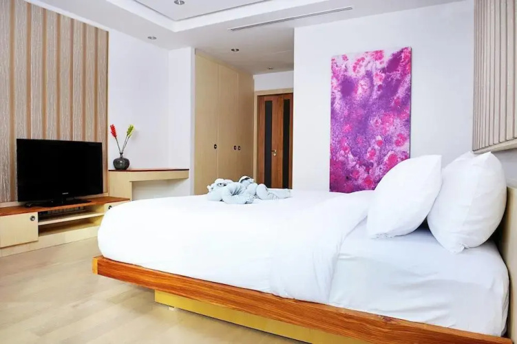 Beachfront Phuket Seaview Suites