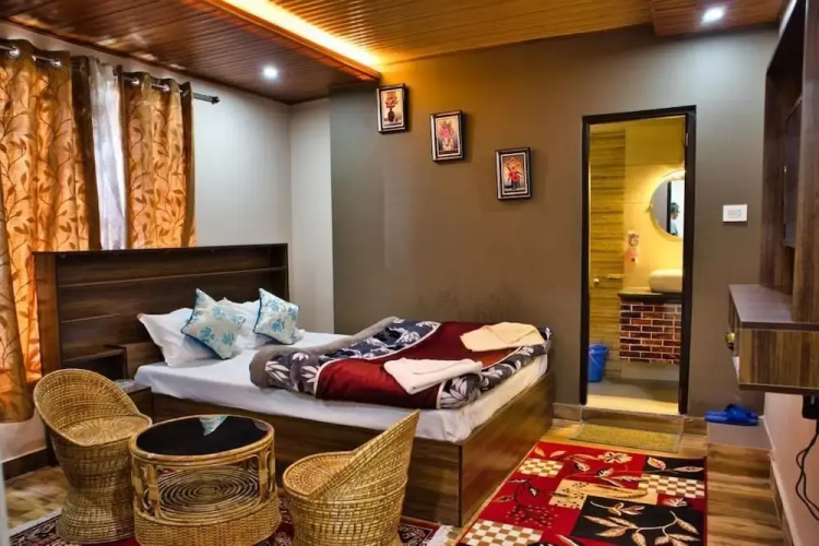 Traditional Hotel And Restaurant