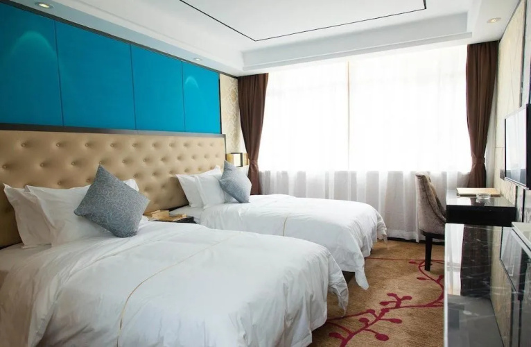 No. 8 Chain Hotel