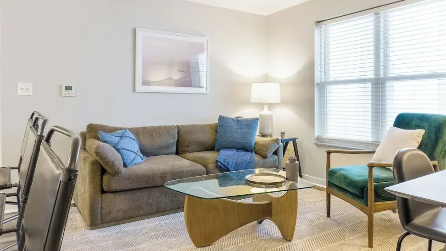 2 Bedrooms Apartment