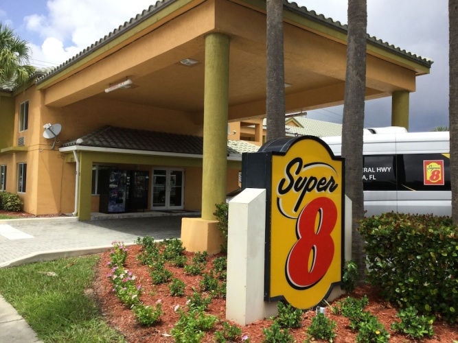 Super 8 Dania/fort Lauderdale - Dania Beach, FL