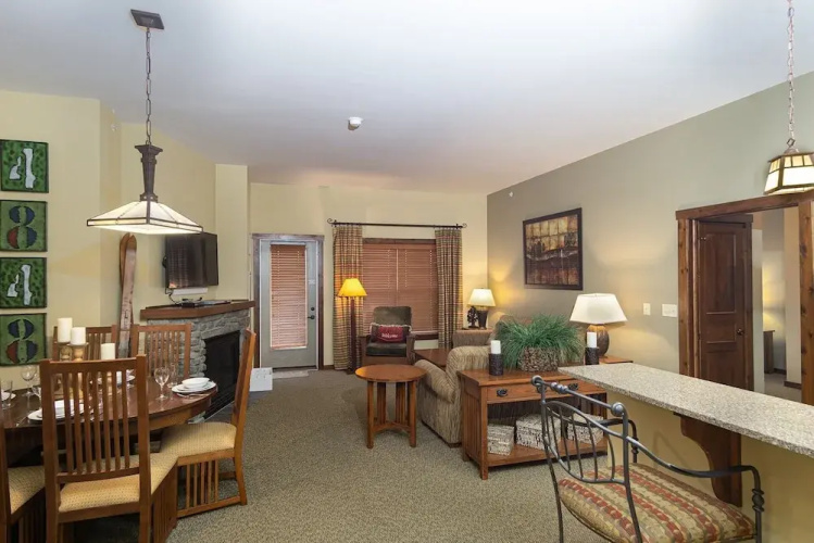 Soaring Eagle #406: 2 Bedrooms, 2 Full Baths: Slope Side, Hot Tubs. Underground Parking