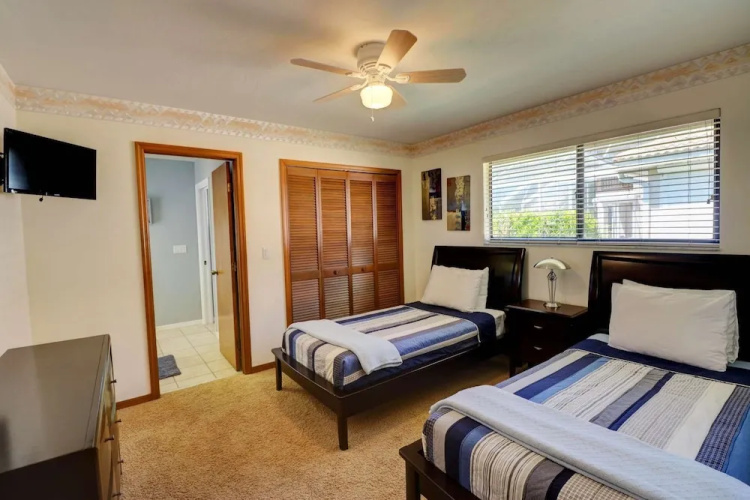 1530 SW 49th Ter