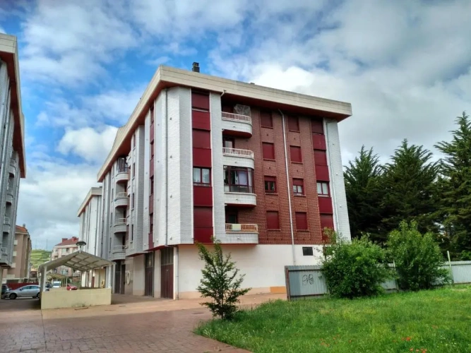 3 Bedrooms Apartment