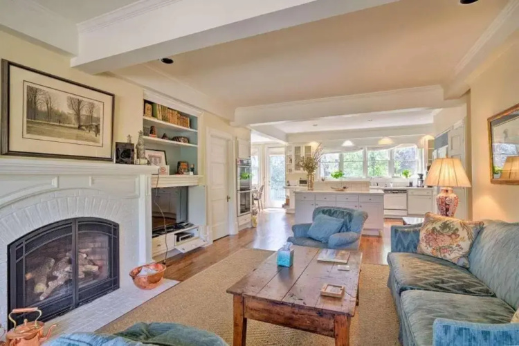9 Broadmoor Ave