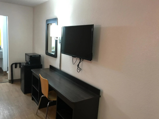 Studio 6 Bryan, TX - University Area