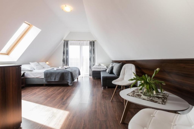 Standard Triple room