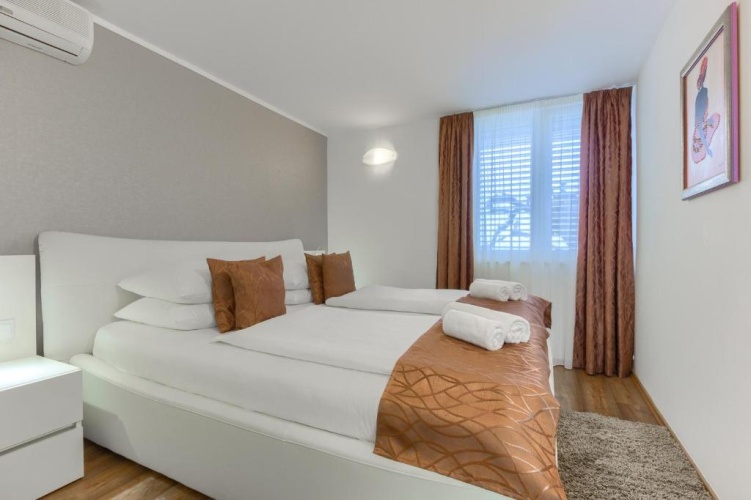 Economy Double Basement room