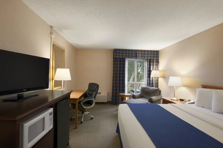 Ramada Plaza Riverside