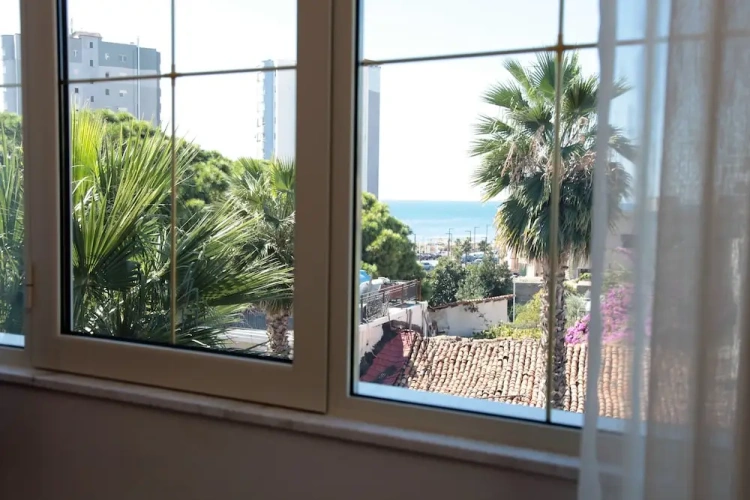 Standard Triple room with balcony and with partial sea view