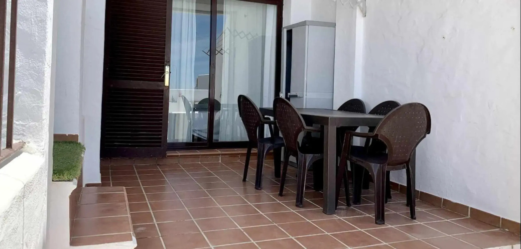 Apartamento F1 Urb Las Cañas