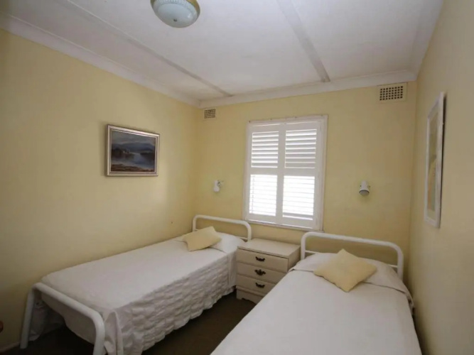 BEACHFRONT 4 Unit 4 of 12 Bundella Ave LC