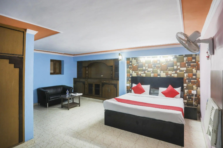 OYO 74656 Hotel Quadis