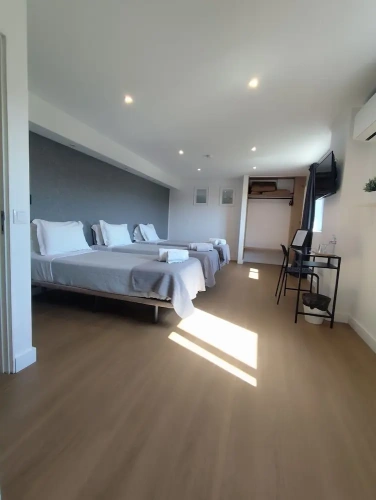 Classic Triple room with city view