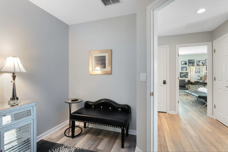 Newly upgraded modern 4BR/3BA private pool TH, Four Corners