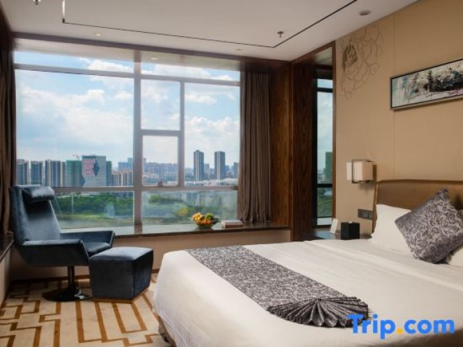 Executive Suite with lake view
