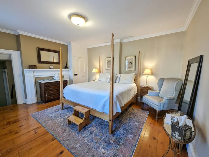Cromwell Manor Inn