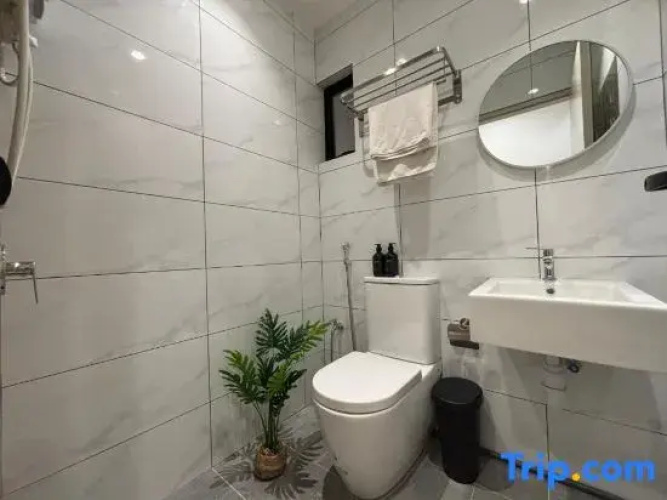 Piccadilly Greentown Premium Suites by IWH Suites