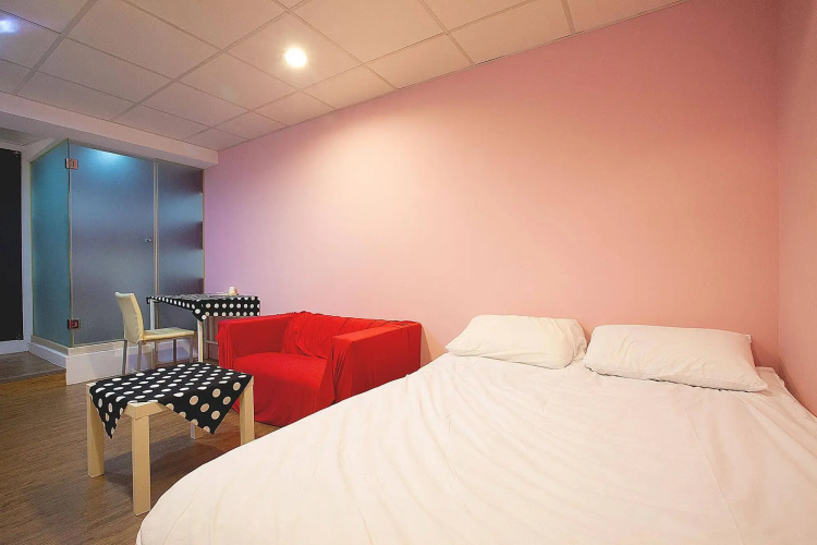 i-GoGo Colorful Hostel